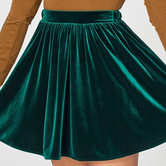NWT American Apparel Velvet Green Skirt Size S - Picture 1 of 3